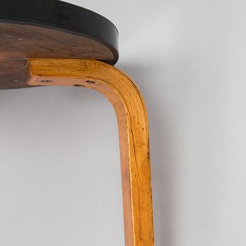 Alvar Aalto, jakkarapari, malli 60, O.Y. Huonekalu-ja Rakennustyötehdas A.B, Finmar, Suomi, 1934–39.