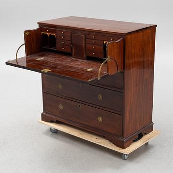 A chest of drawers, first half of the 19th century.