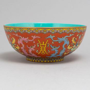 A chinese famille rose bowl, 20th century.