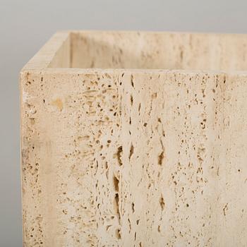 A TRAVERTINE FLOWER POT, second half of 20th century.