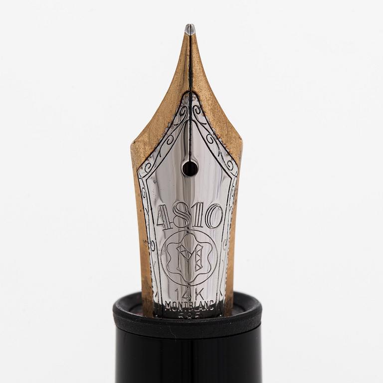 Montblanc, a Meisterstück fountain pen.