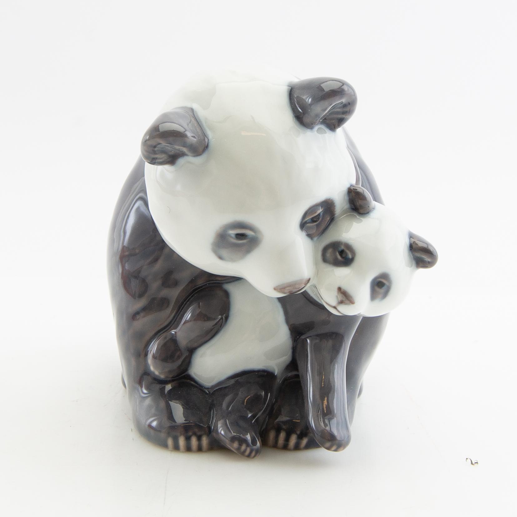 Allan Therkelsen figurin Panda med unge Royal Copenhagen Danmark porslin.