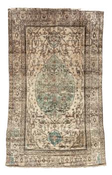 A CARPET, an antique silk Kashan/Tabriz (possibly a Kashan  Motachem), ca 199 x 126,5 cm.