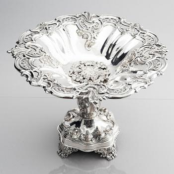 Gustaf Möllenborg, uppsatsskål på fot, silver, Stockholm 1848. Nyrokoko.