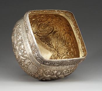 A large silver gilt 'repousse' bowl, late Qing dynasty.