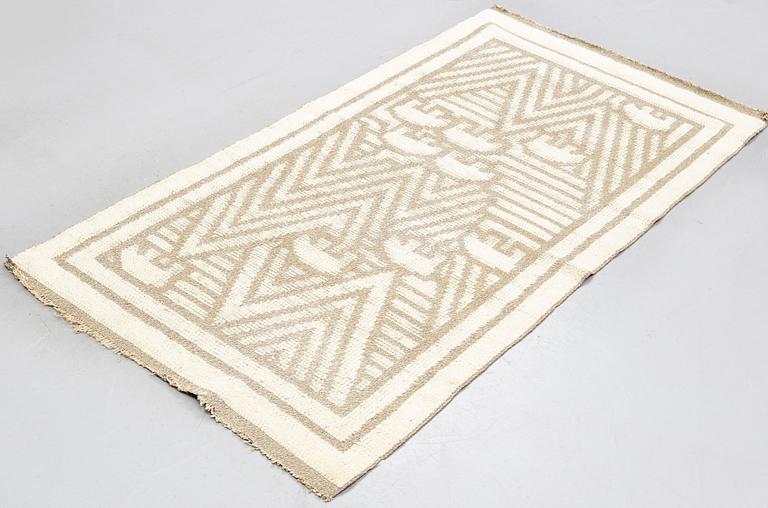 matto, knotted pile in relief, ca 187,5-189,5 x 96,5-100 cm, signed and dated S.K.L.H. 1945 at the back.