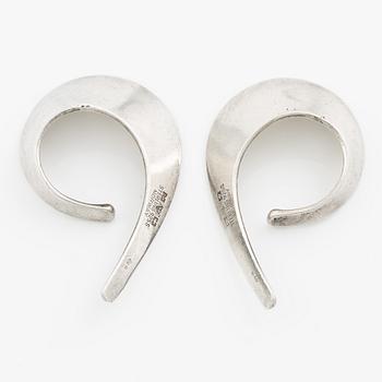 Tone Vigeland, earrings, a pair of "Sling" sterling silver, Norway.