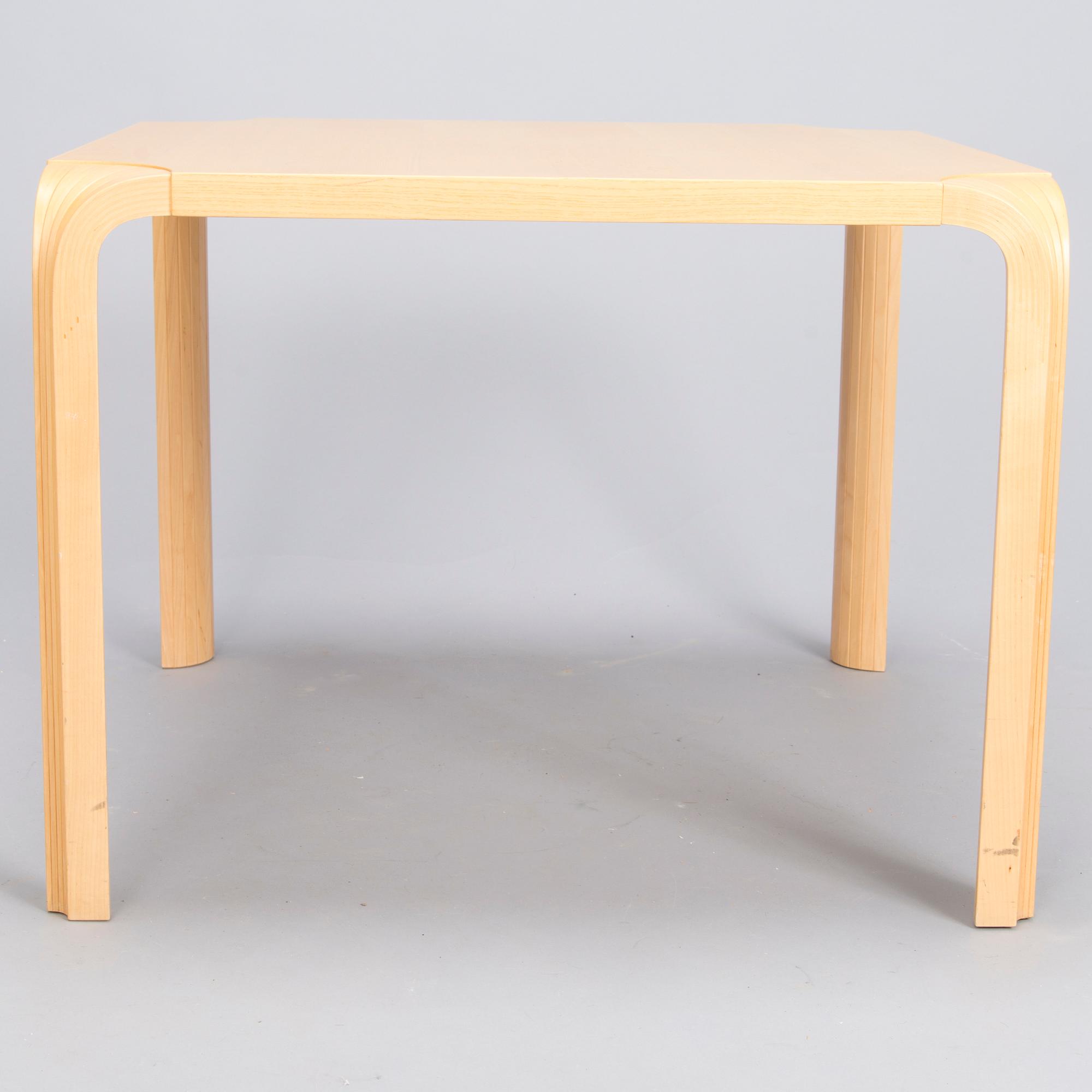 ALVAR AALTO X800C Table by Artek 2002.
