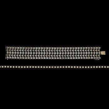 HALSBAND, sk Rivière, silver och paste, och ARMBAND, försilvrad mässing och paste. 1900-talets första hälft.