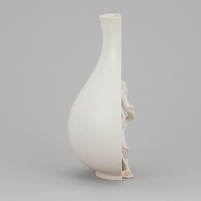 WILHELM KÅGE, vas, "Surrea", vit cararragods, Gustavsberg.