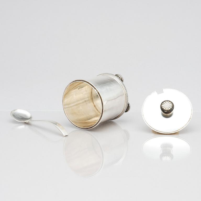 Erik Fleming, burk med lock och sked, Atelier Borgila, Stockholm 1936, sterling silver.