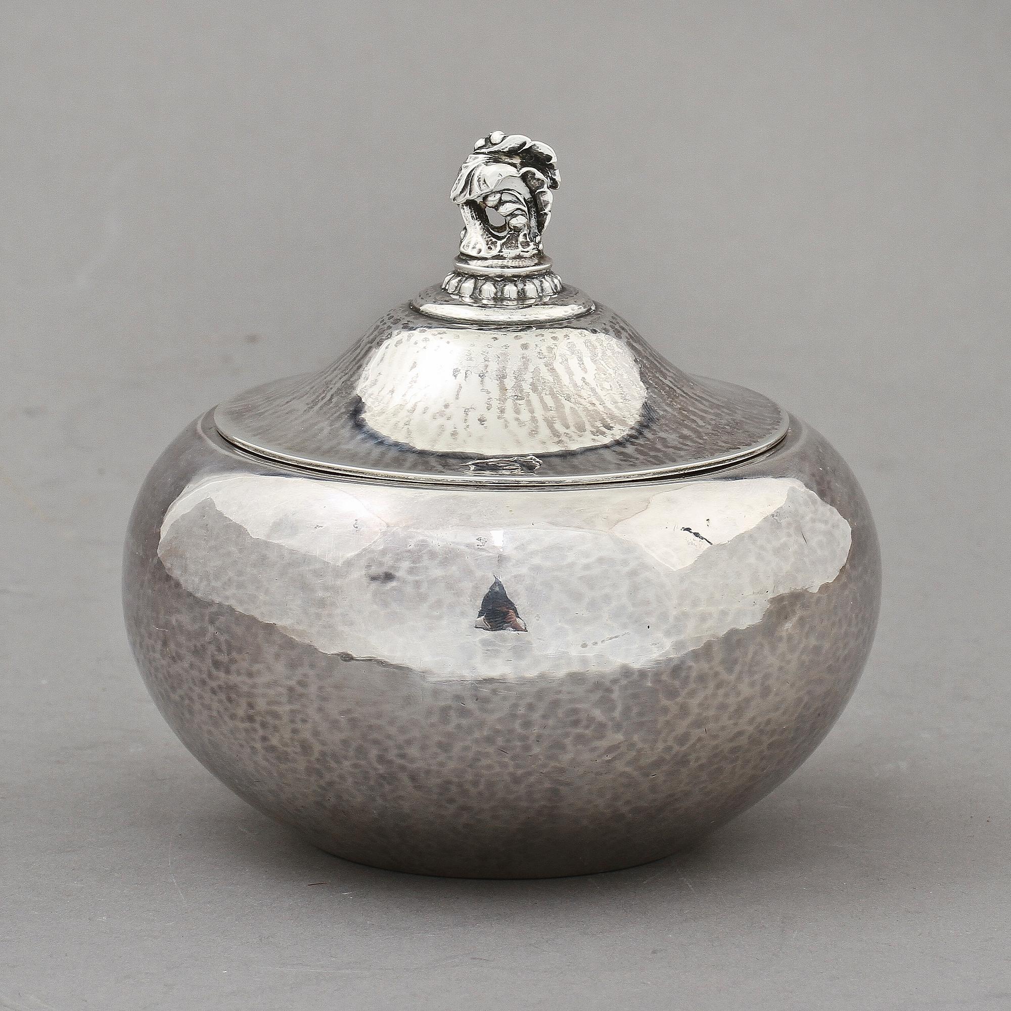 GEORG JENSEN, bonbonnière, Köpenhamn, 1919-1927, sterling.