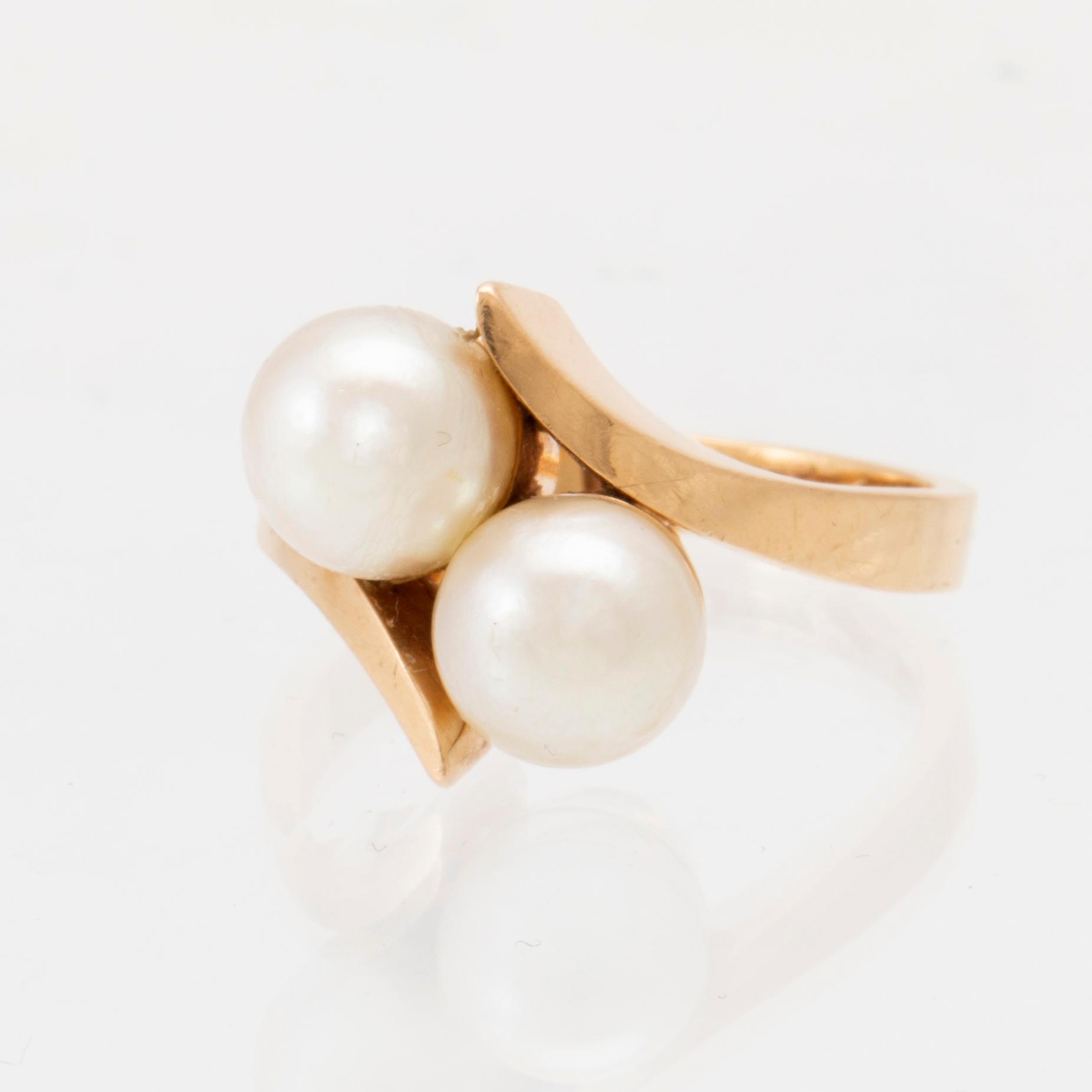 Ring 18K guld med odlade pärlor, Hjalmar Bergmark Norrköping 1944.