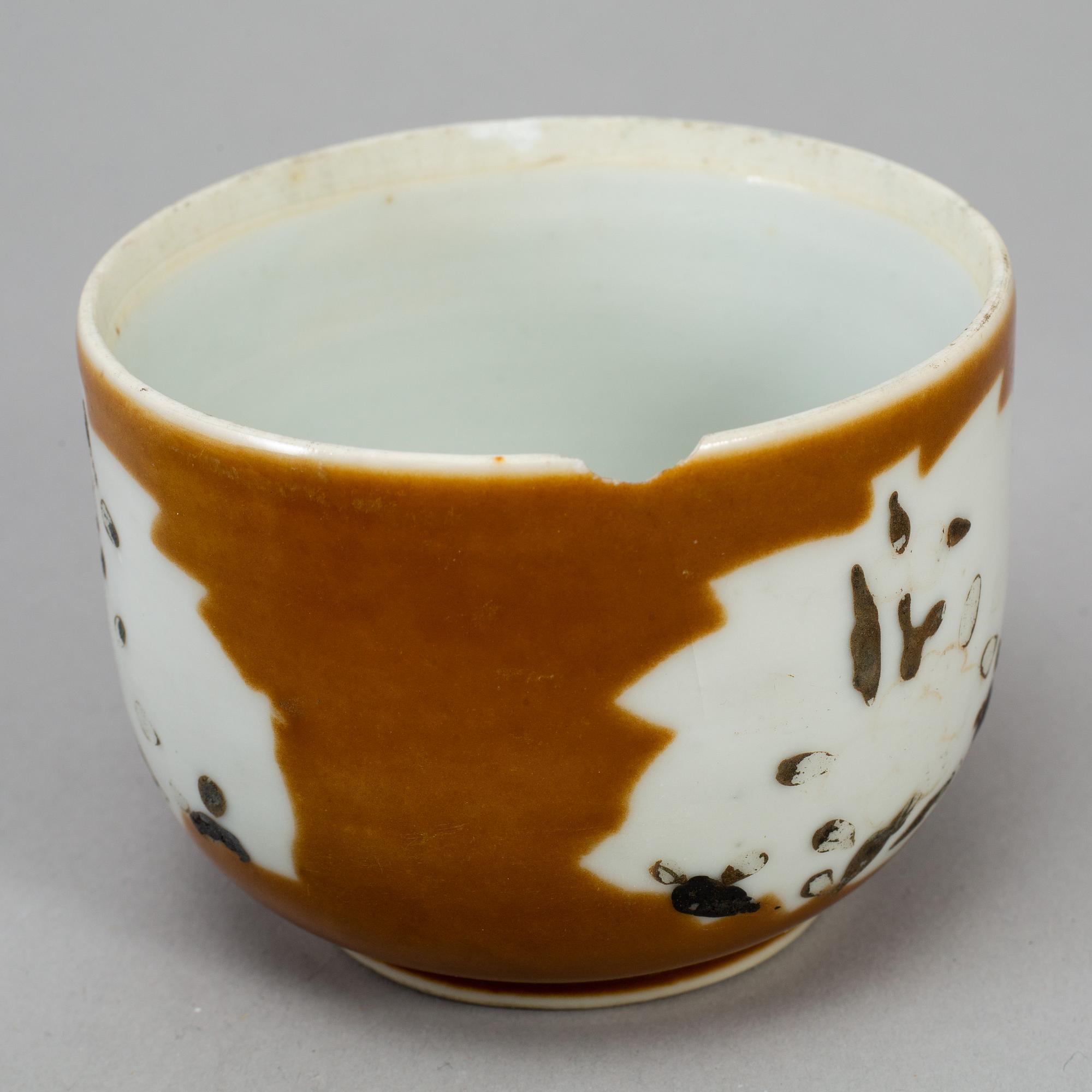 A capucinner glazed jar with cover, Qing dynasty, Qianlong (1736-95).