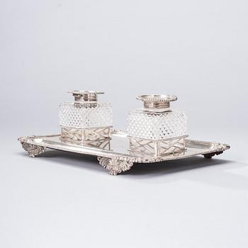 BLÄCKSTÄLL, sterling silver och glas, Walter & John II Barnard, London 1888-89.