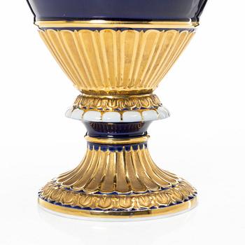 Urna, porslin, Meissen, omkring år 1900.