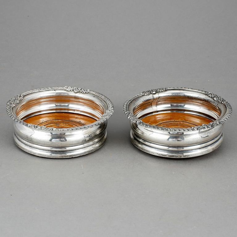 COASTERS, 2 st, nysilver, märkta Bannister, sekelskiftet 1800/1900.