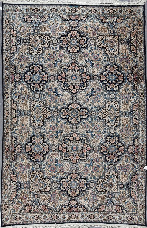 MATTA, möjl Kirman, ca 294 x 199cm.
