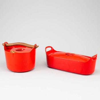 TIMO SARPANEVA, two cast iron pots, Finland, Rosenlew, 1960/70s.