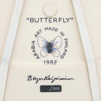 Birger Kaipiainen, fat, keramik, "Butterfly", Arabia Art 1982, signerad och numrerad 51/300.