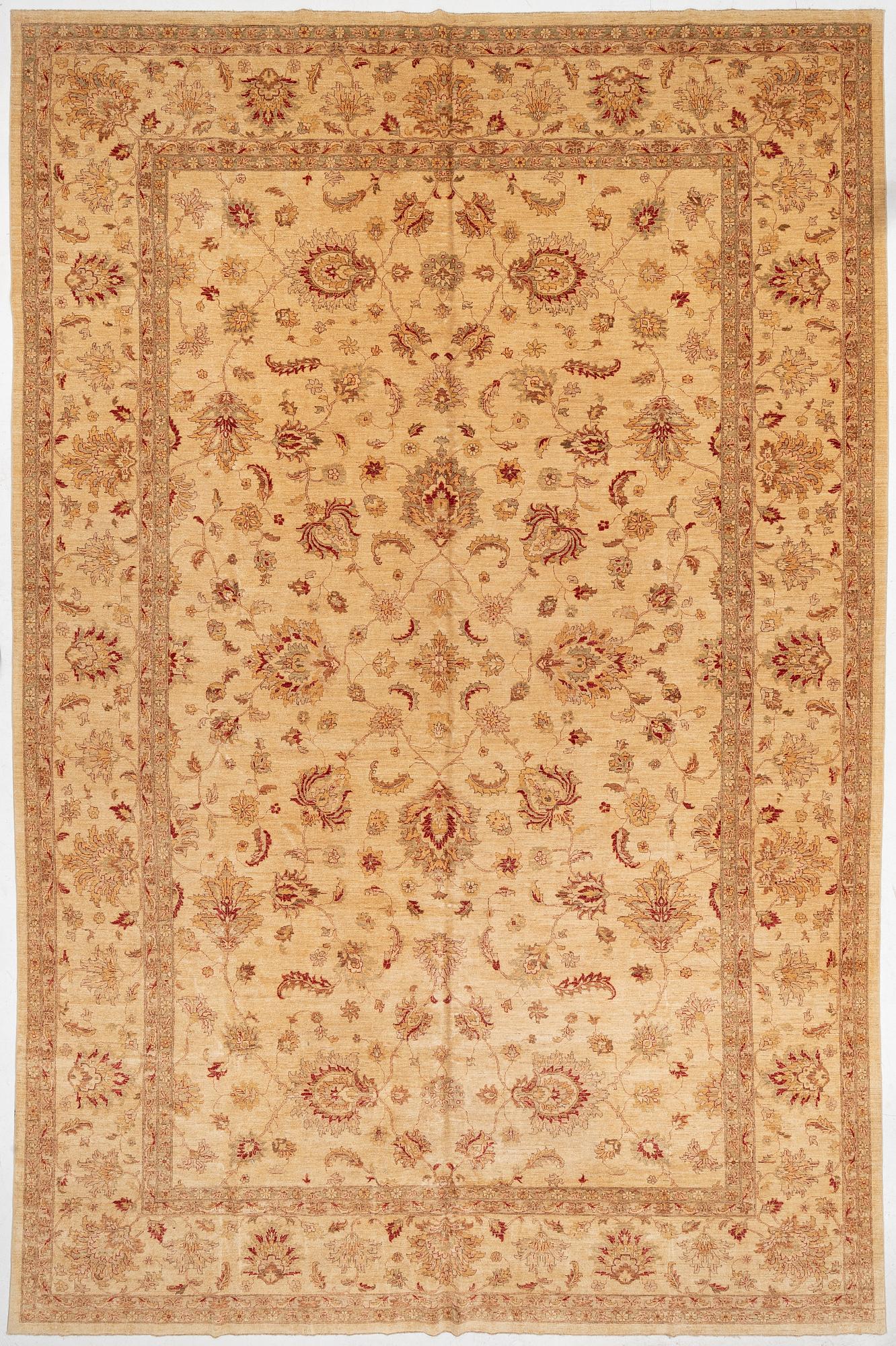 A Peshawar/Lahore carpet, ca 602 x 397 cm.
