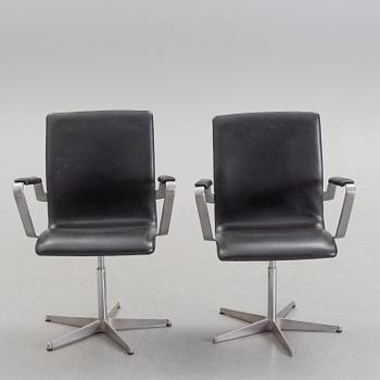 A pair of 'Oxford' arm chairs by Arne Jacobsen, Fritz Hansen, Denmark, 1985.
