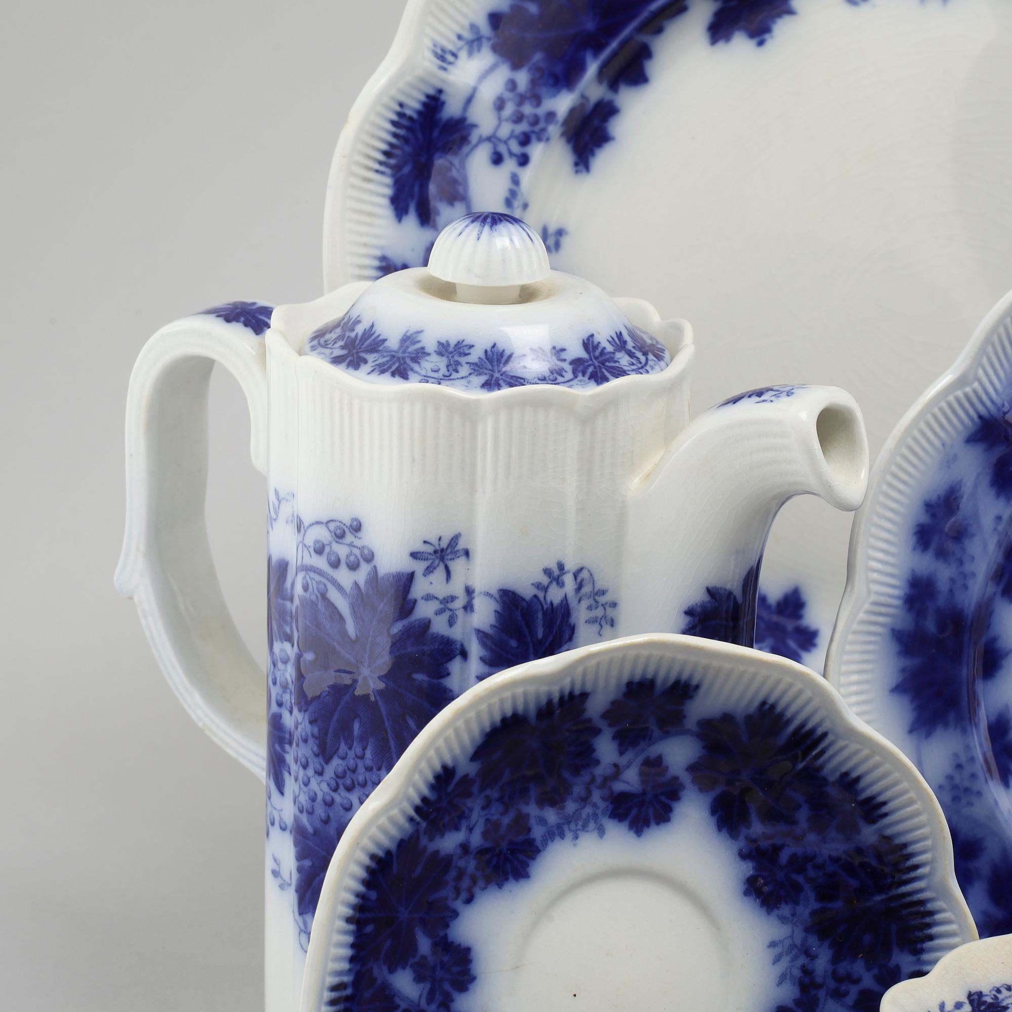 77 pieces of earthenware tableware by Arthur Percy for Gustavsberg, model "Vinranka", first half of the 20th century.