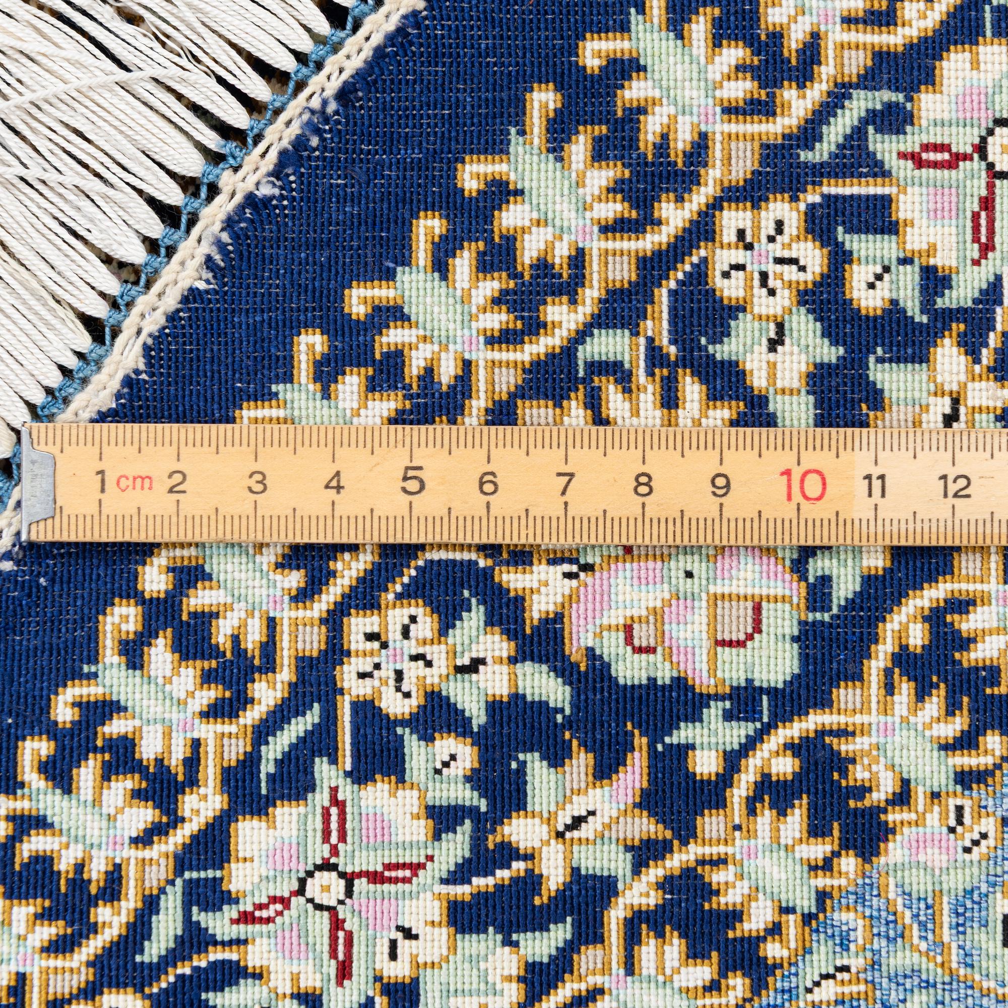 Rug, Ghom, signed, diameter 80 cm.