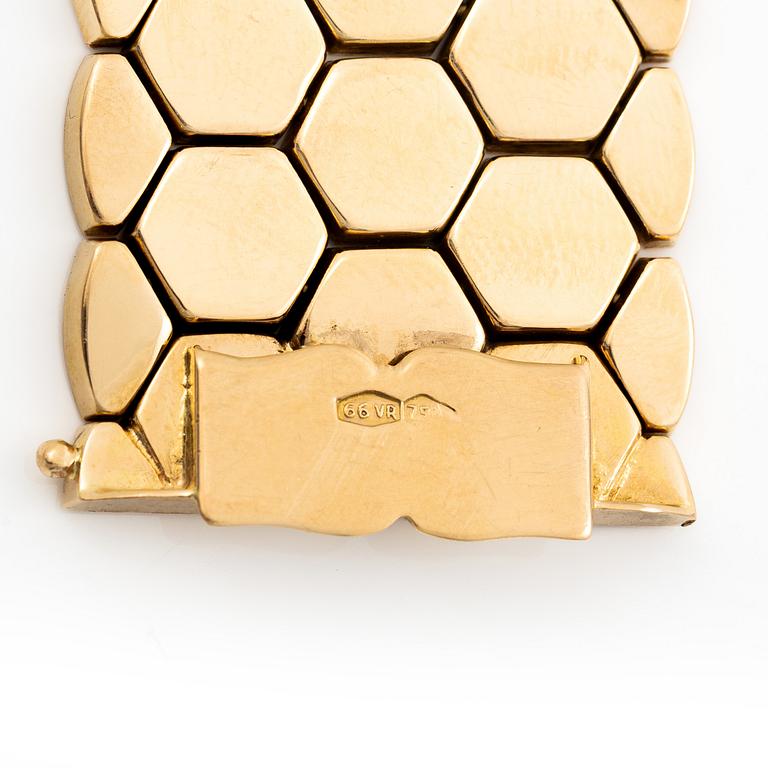 18K gold bracelet.
