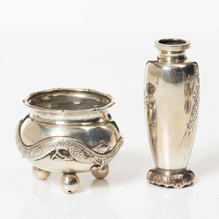 A group of salts and miniatures, part Japanese and Chinese, part silver, around 1900.