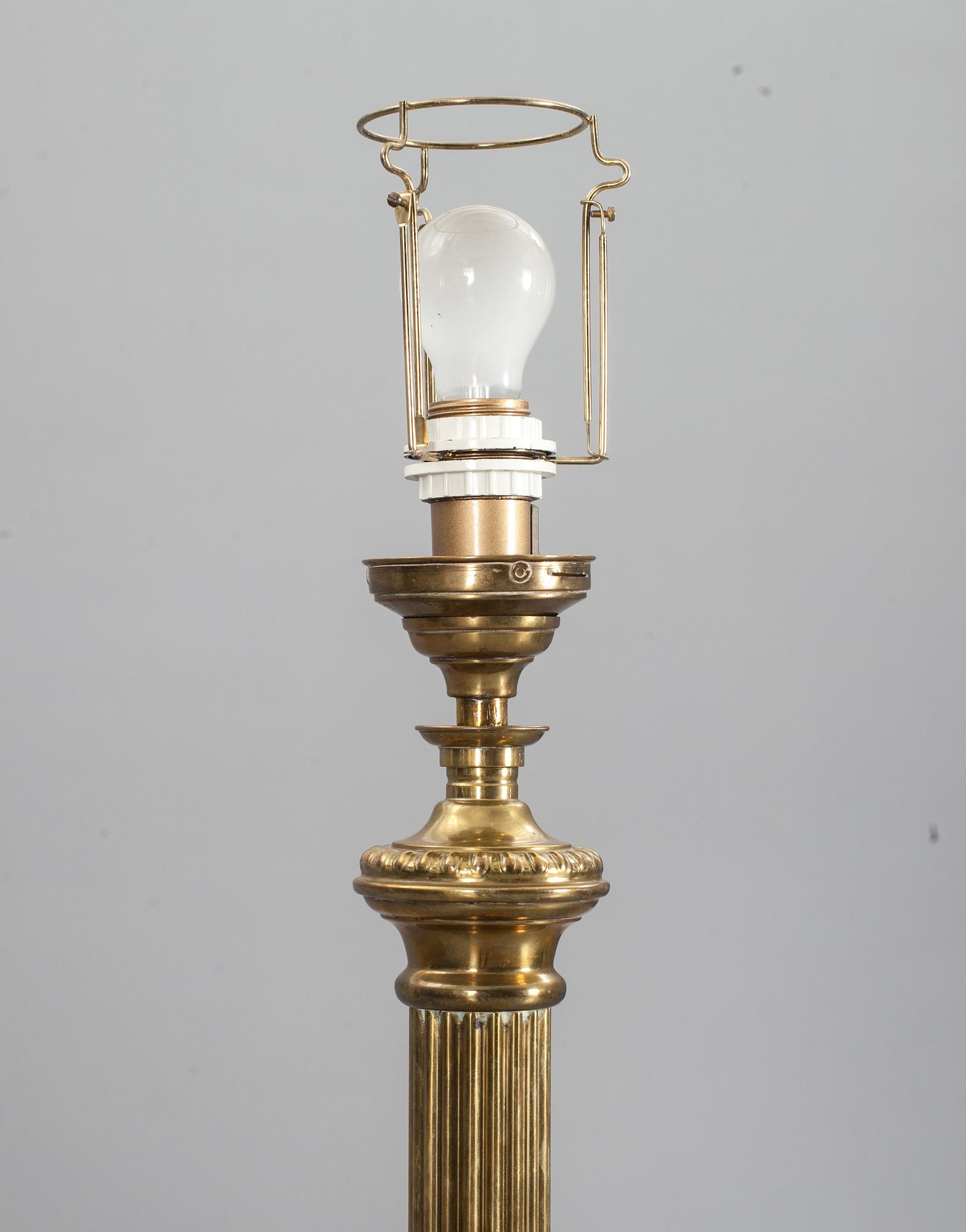 GOLVLAMPA, sekelskiftet 1900.