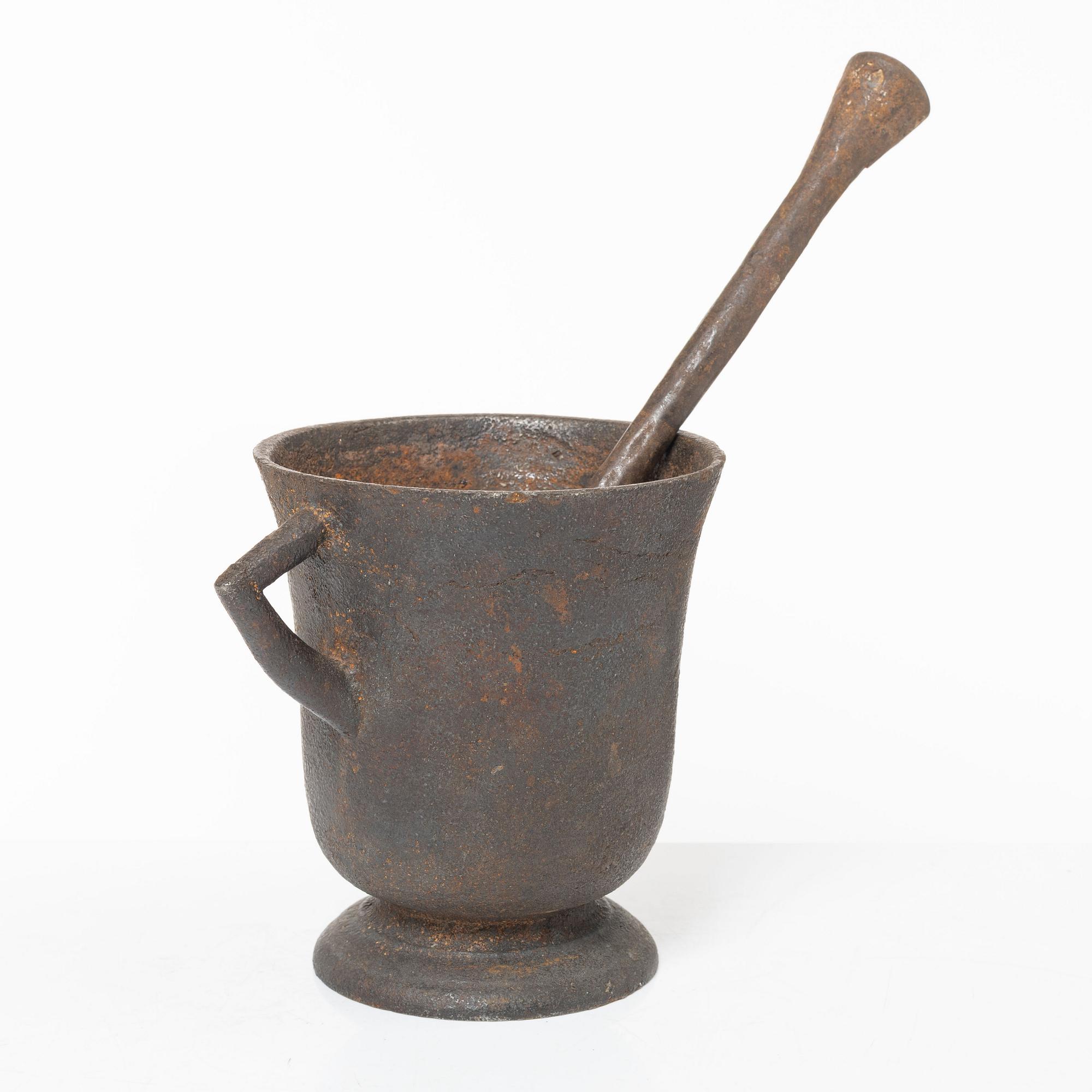 A Gothic-type cast-iron mortar, 17th / 18th century.