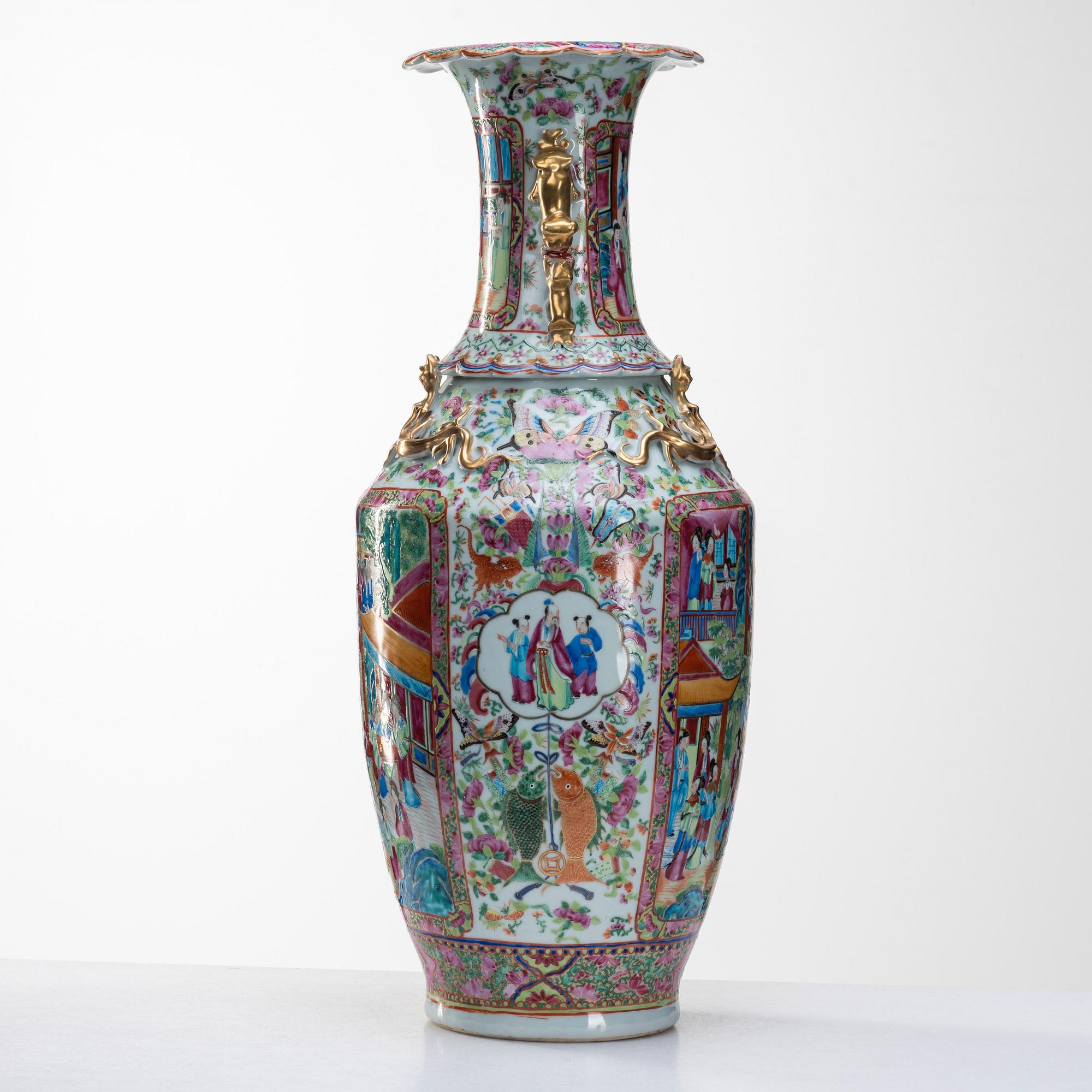 VAS, porslin. Qingdynastin, Kanton, 1800-tal.
