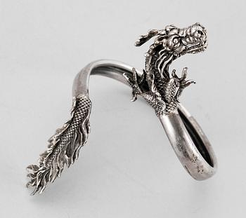 ARMRING, silver, trol Kina 1900-tal.