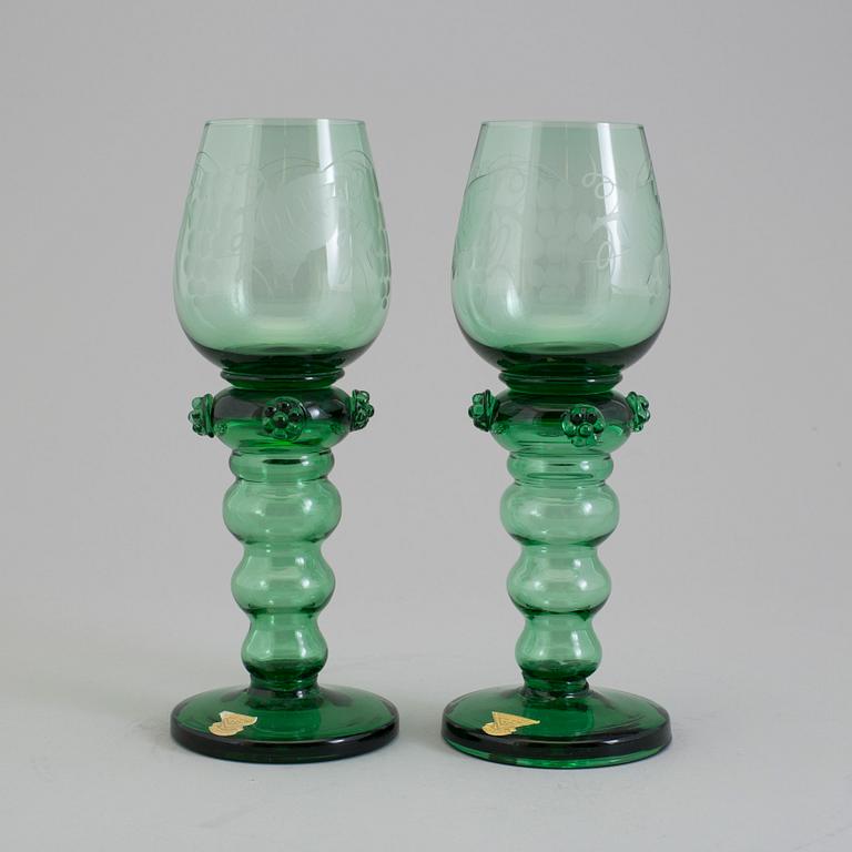 A set of 12 swedish wine glasses. Gullaskruf.