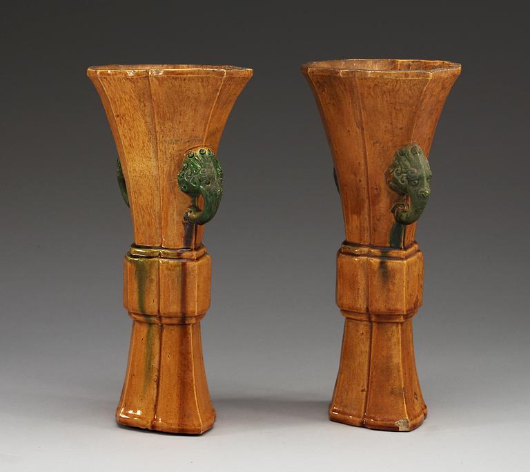 A pair of yellow-glazed vases, 17th/18th Century.