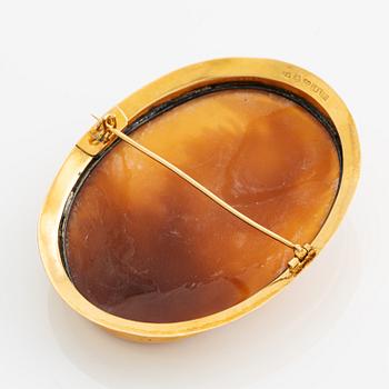 Brooch 18K gold with shell cameo.