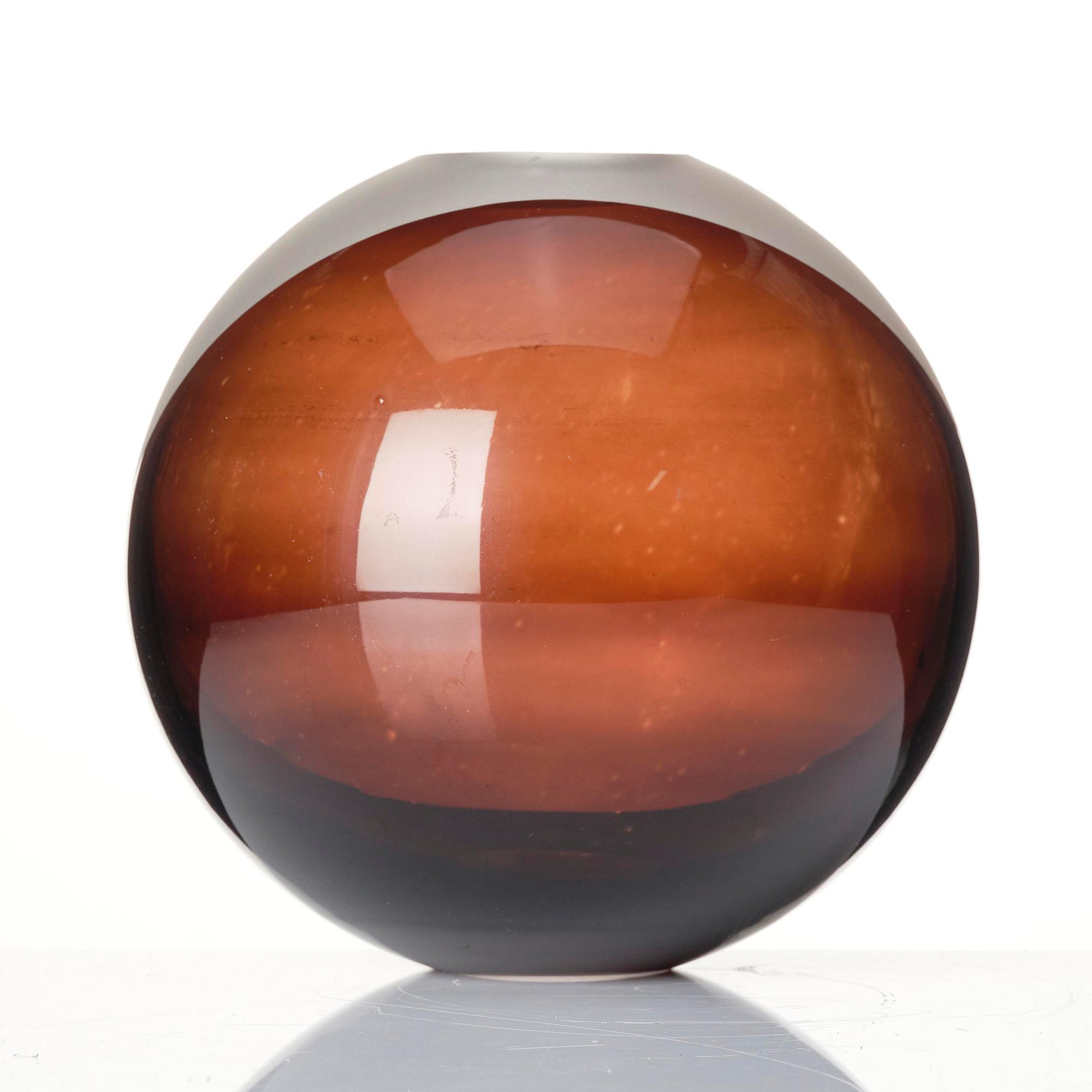 Vicke Lindstrand, a glass vase, Orrefors, Sweden, 1930s.