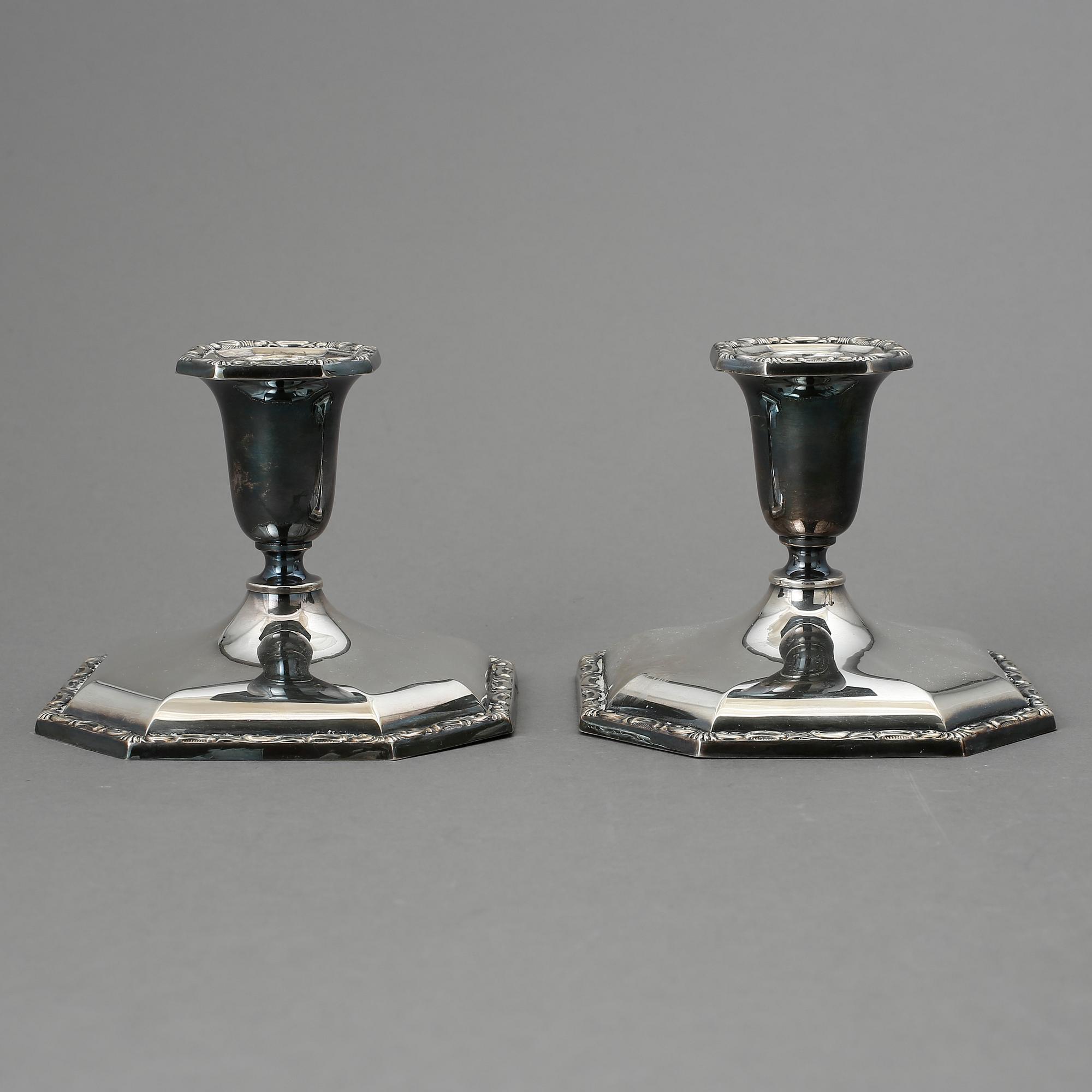 LJUSSTAKAR, ett par, silver, svenska importstämplar, 1900-tal,
