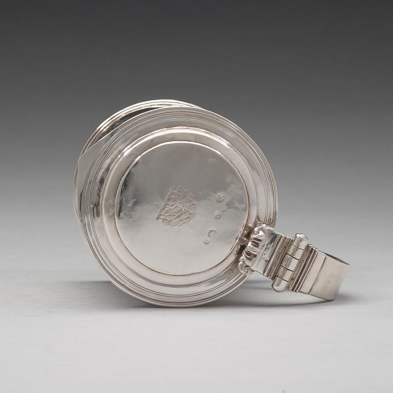 An English 17th century silver tankard, possibly of John Ruslen, London 1680.