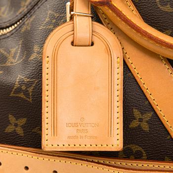 Louis Vuitton, a Monogram Canvas 'Keepall 60 Bandoulière' weekend bag.