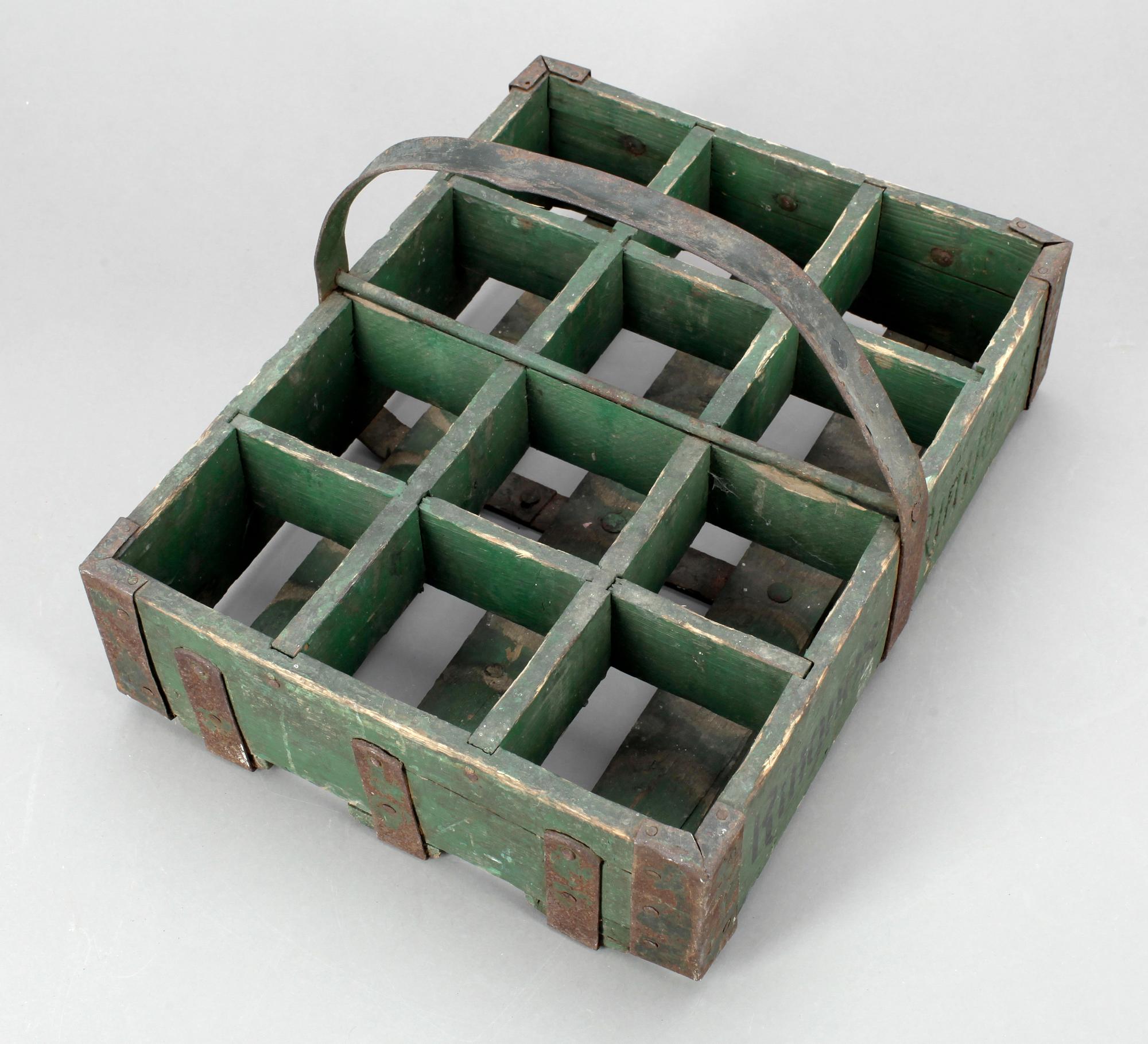 ÖLHÄMTARE, trä och smide, 1900-talets början.