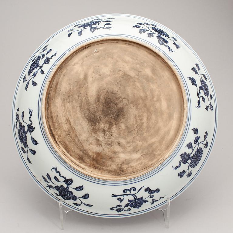 SKÅLFAT, 2 st, porslin, Kina, (1664 - 1722), Kangxi resp modern tillverkning.