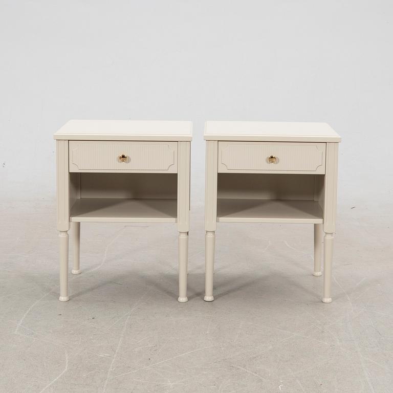 Bedside tables, 1 pair, 21st century.