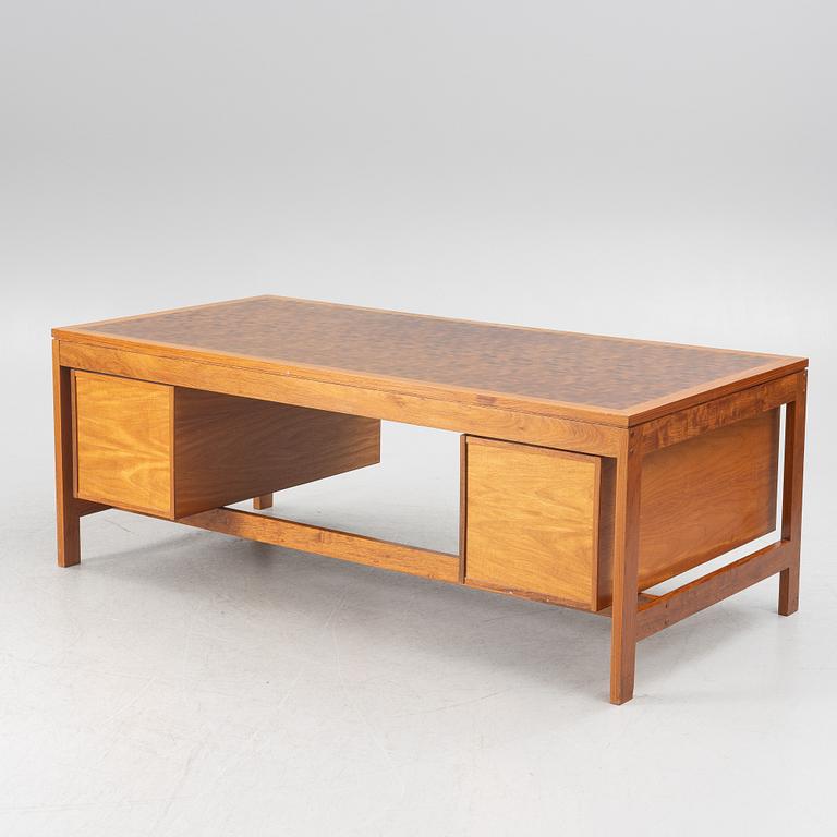 Gorm Christensen & Rolf Middelboe, skrivbord med sideboard, Tranekaer, Danmark, 1960-tal.