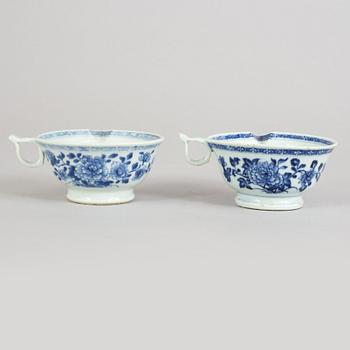 A pair of blue and white sauce boats, Qing dynasty, Qianlong (1736-95).