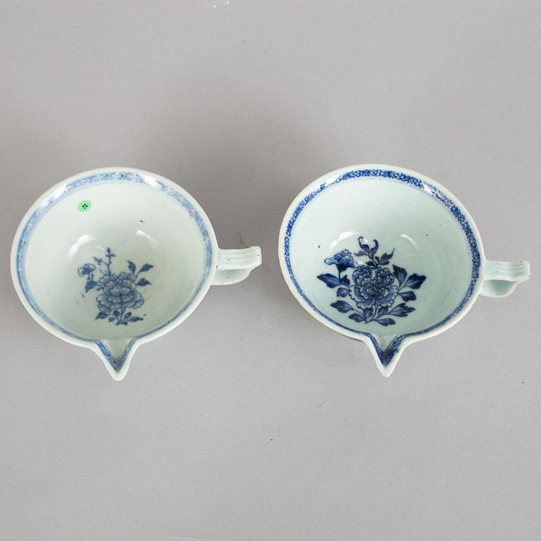 A pair of blue and white sauce boats, Qing dynasty, Qianlong (1736-95).