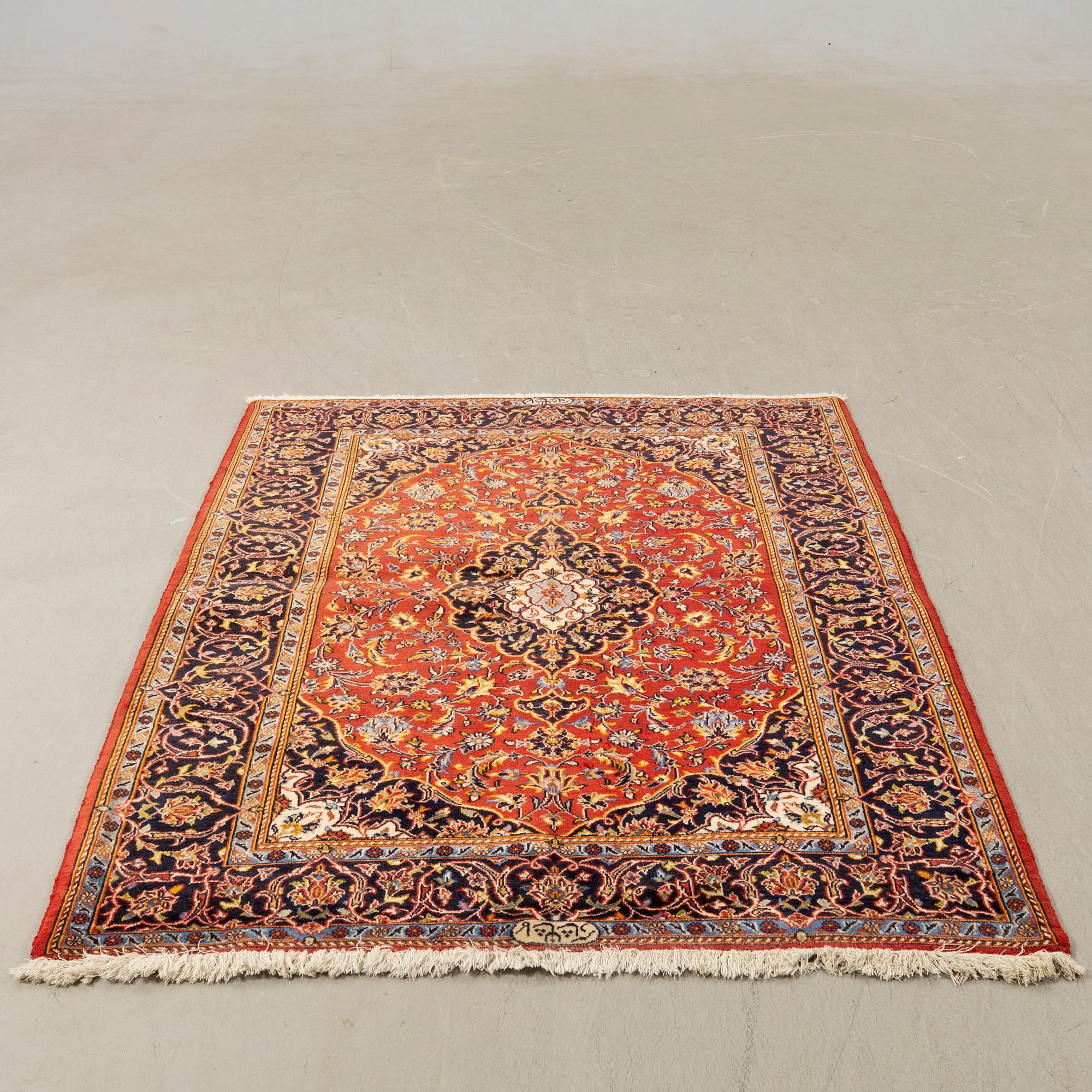 Oriental rug, old, signed, approx. 170x122 cm.