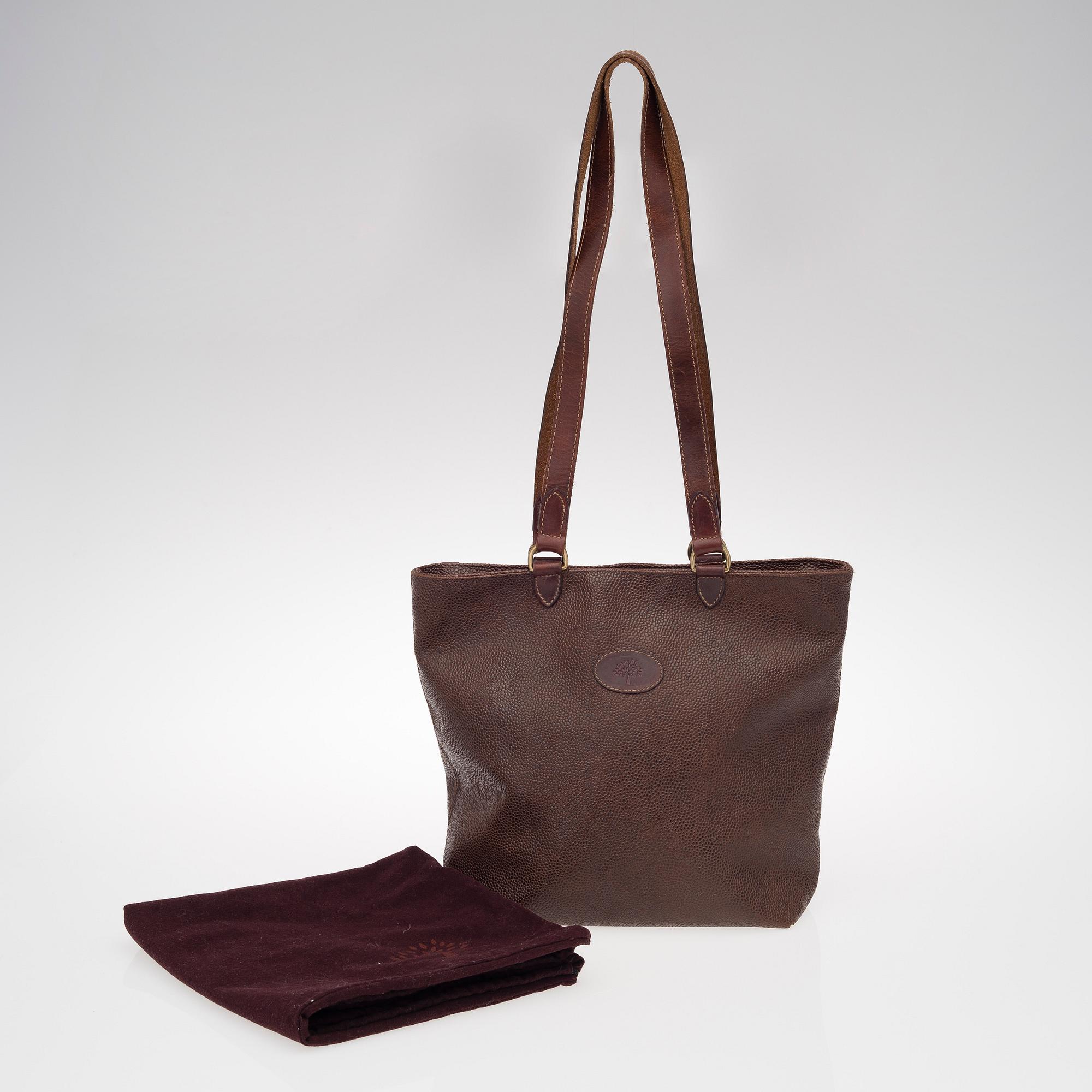 A SCOTCHGRAIN TOTE BAG.
