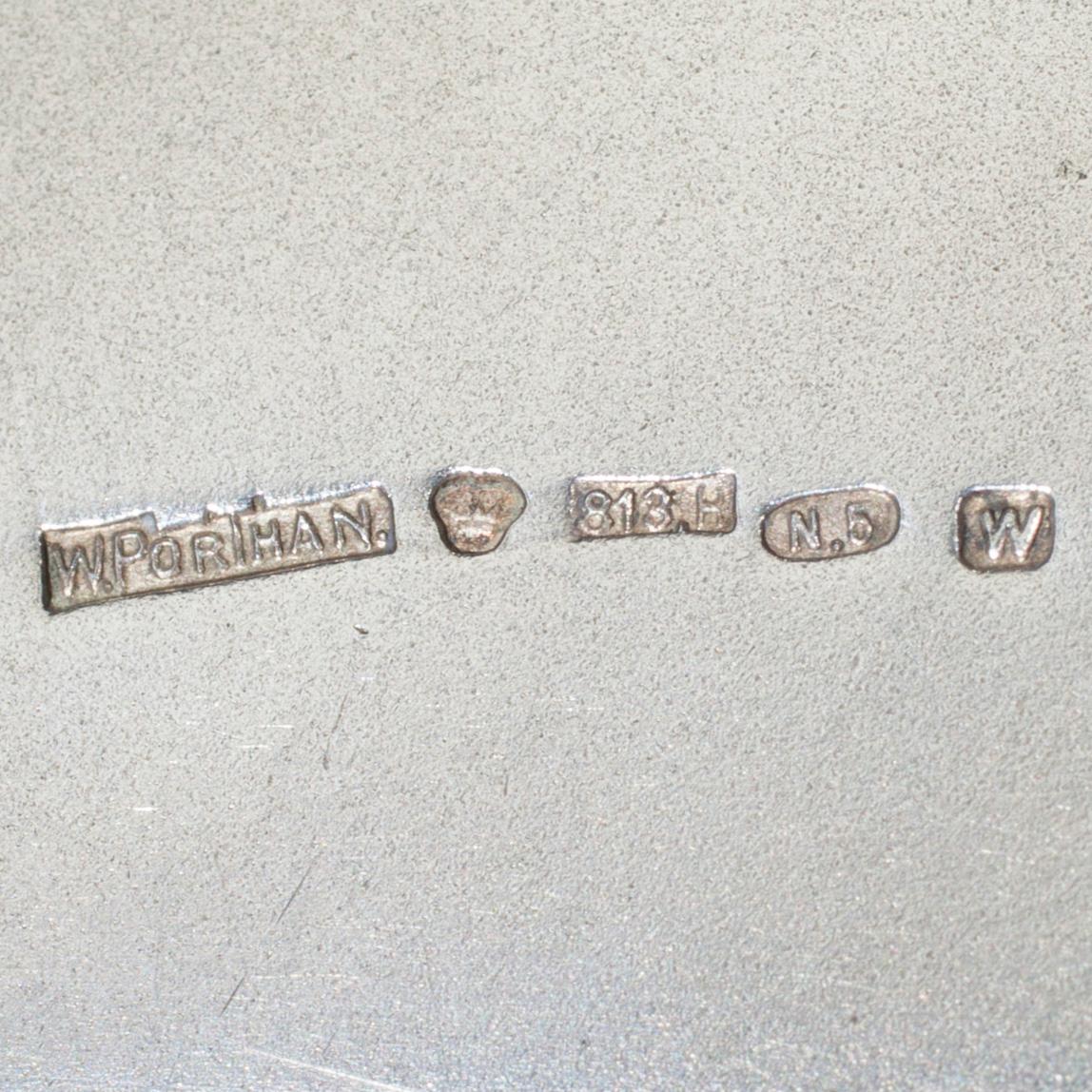 AFTONVÄSKA, silver, W. Porthan, Viborg 1918 och CIGARETTETUI, silver, 1900-talets första hälft. Sammanlagd vikt 446 g.